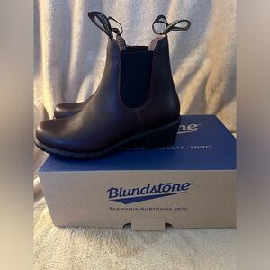 Blundstone Heeled Leather Boots #2060- Shiraz, women’s 7